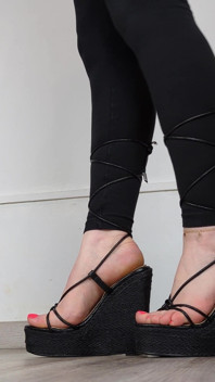 (663) Collezione di scarpe: sandali con zeppa nera - dame olga