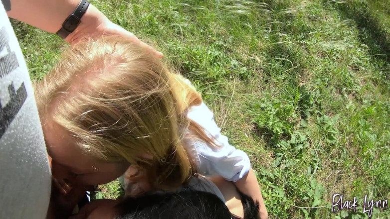 YSP Studio: Palenie przyjaciół ssie kutasa razem - trójkąt Obciąganie