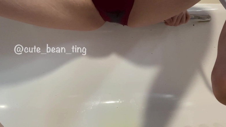 Alice Bean: Desperation pipì in mutandine