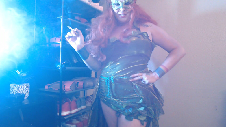 Abby Anna: Poison Ivy fumând