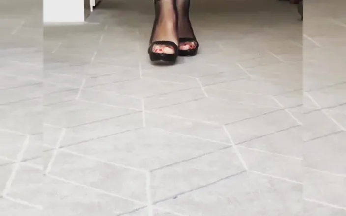 Georgia cross: High Heels Black Dreams
