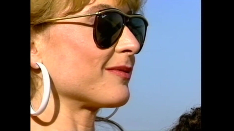 Vintage Usa: She Is the Very Hot MILF with a Nice Boobs