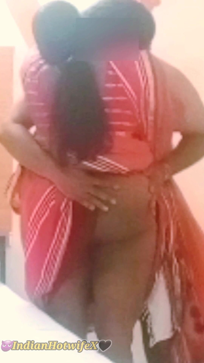 RenuRaj: Tamil donnona arrapata moglie Latha nudo Saree stuzzica e romanticismo...