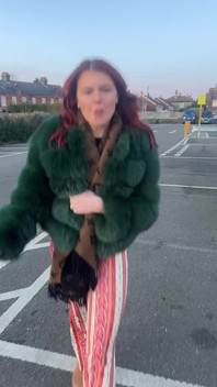 我们像混沌和更多的混沌布鲁克斯一起走