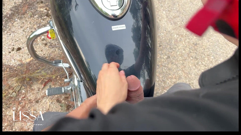 Lissa Brown: Vytáhl jsem ptáka svého nevlastního bratra na motocyklu