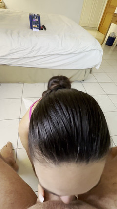 EvaSmith777: Extrémně hluboké sání ji přiměje obrátit oči v sloup