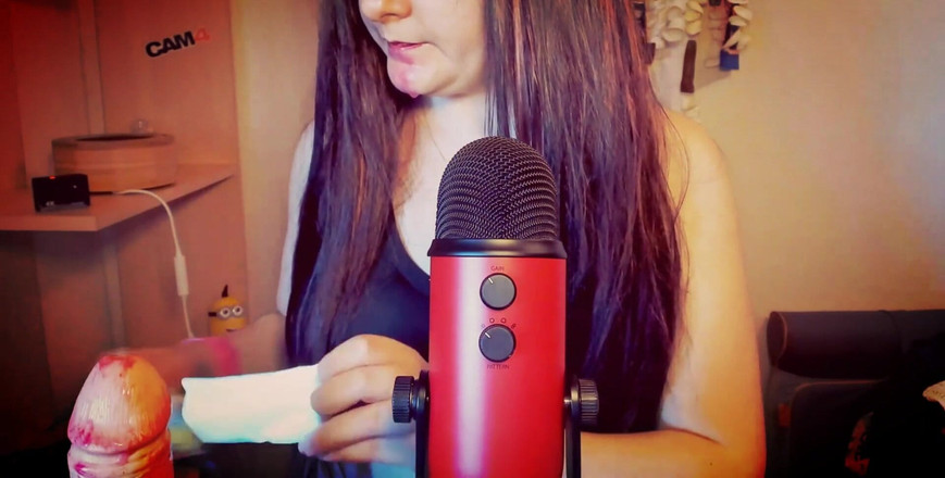 Nicoletta Embassi: Sensual Mouth Sounds for Beautiful Italian MILF
