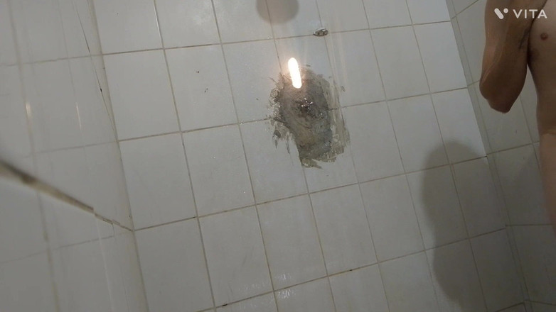 Kamila6922: Ma belle-sœur me rend visite et nous sous la douche
