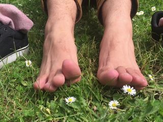 Manly foot: Zabawa ze stopami w Hepburn Springs - Manlyfoot