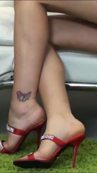 Sofia Cucci pro tebe roztahuje svou kundu doširoka