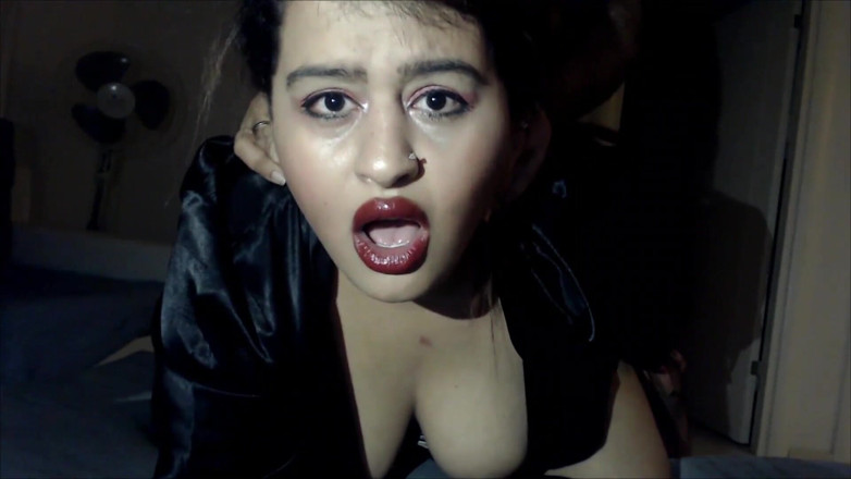 Evelyn Butt: Anal agonizante con hermosa hermanastra!