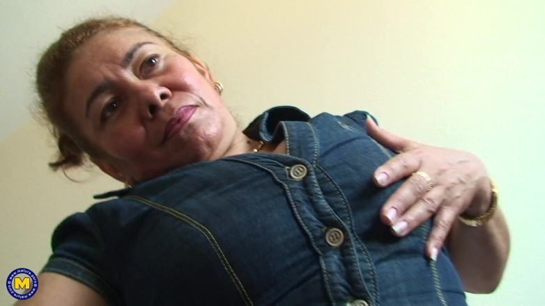 Mature NL: She Just Loves to Play and Piss All Over the...