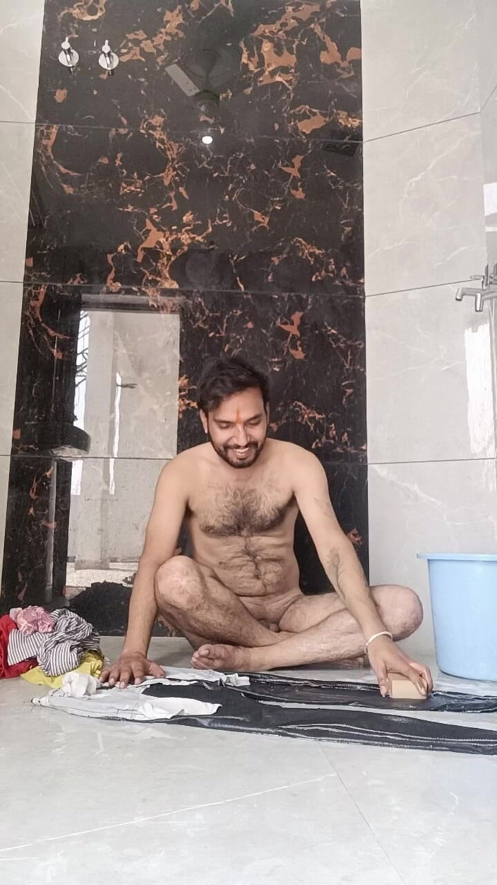 Rajasthani-old-lover: Desi mladý chlapec si užívá praní spodního prádla nevlastního otce...