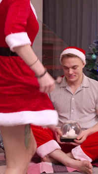 Chtěl jsem videohru na Vánoce, ale paní Claus Rode My Dick