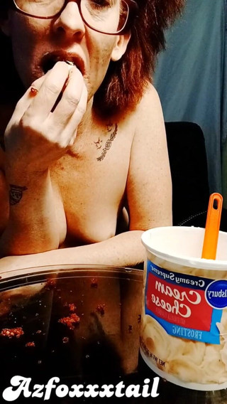 AzFoxxxTailPhelicia: Foodplay-cupcake