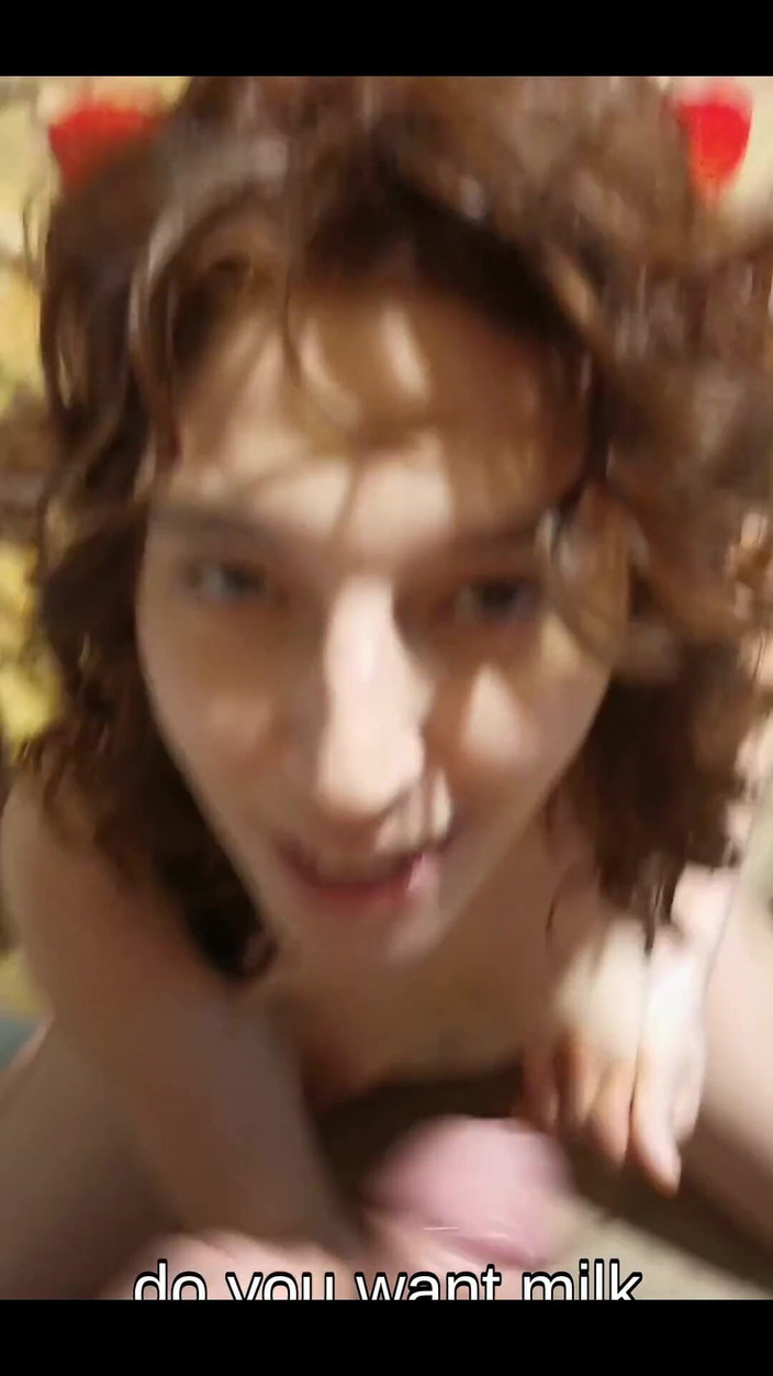 Hard & Rock cc: Я застукаю, как мой сосед по комнате играет, я сосу его член, и мы развлекаемся