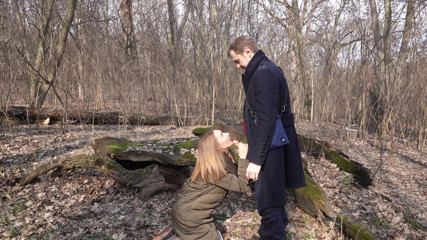 Anal Fans Couple: Pretty girl made a sweet quick blowjob in the woods...