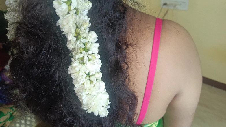 Laxi ammu: Huisvrouw Saree Show