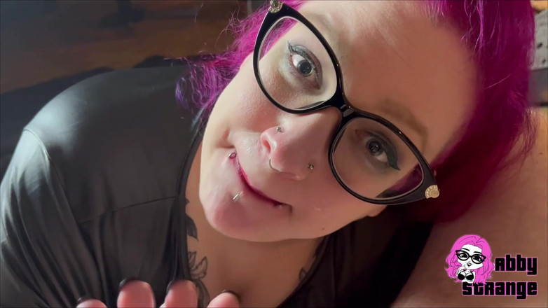 Abby Strange: Немецкая толстушка Abby Strange: тряска задницей, лизание яиц и глотание спермы