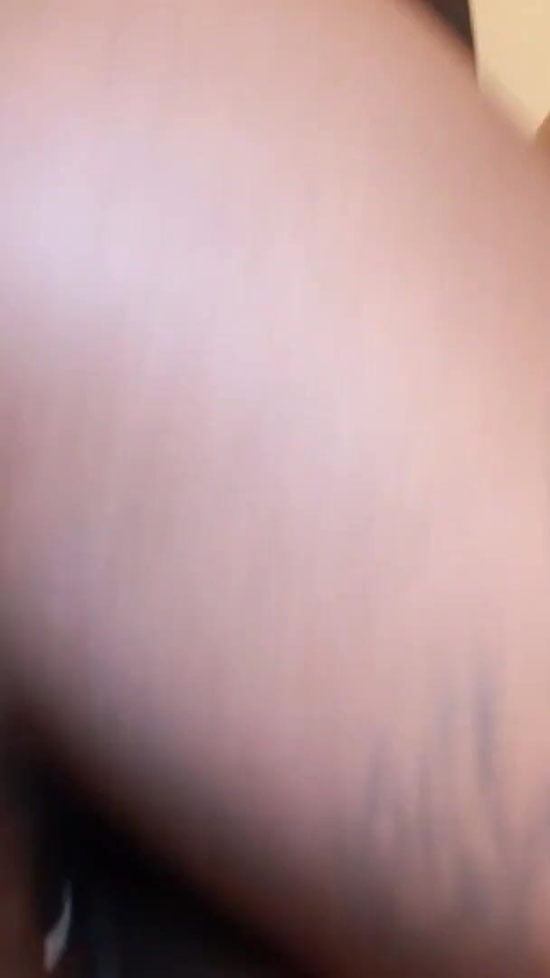 Una formosa ragazza di colore viene ricoperta di sperma da un uomo di Roma (Major Ebony) Thick Ebony Chick Gets Covered in Rome Majors Cum (Major Ebony)