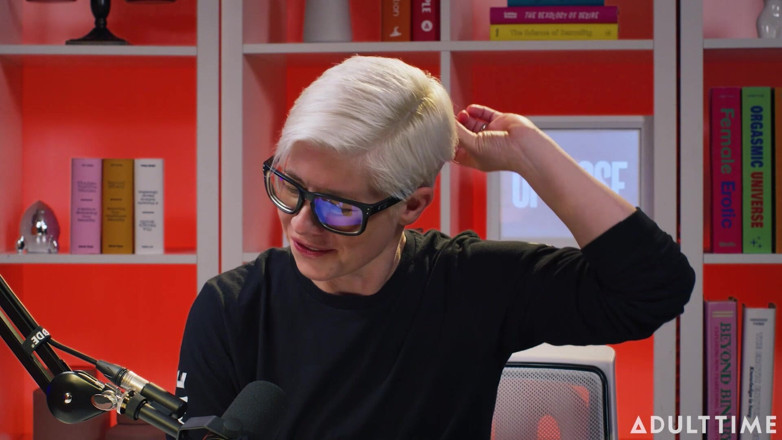 Adult Time Podcast: Leana Lovings Cuddle Puddles &amp; the Sex Machine | the Adult Time...
