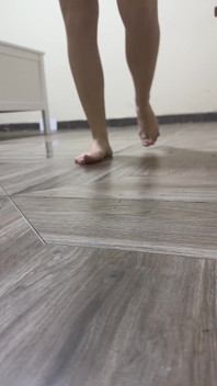 Eu faço xixi em um copo e me masturbo