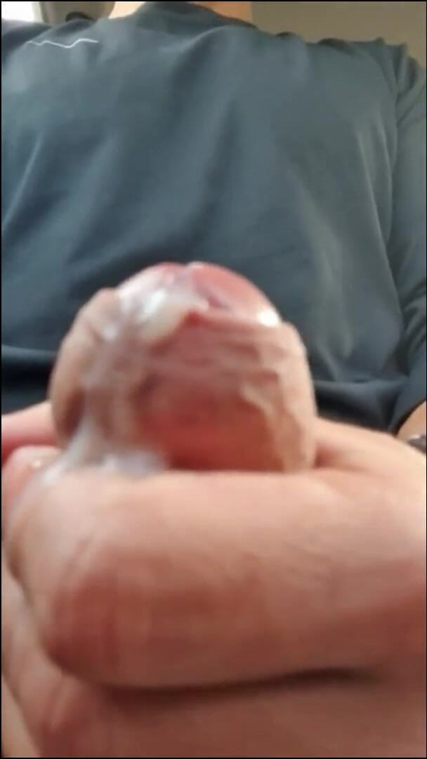 qaz11: Handjob vor der kamera - 599