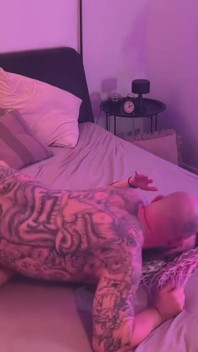 Šukání Okrajů Reality Jako Dobrá Malá Děvka