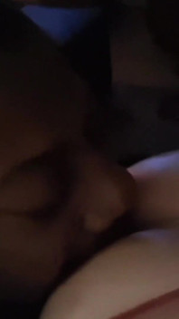 Travesti göt deliğine tapıyor ve bigstepdaddy8inchz tarafından yalanıyor