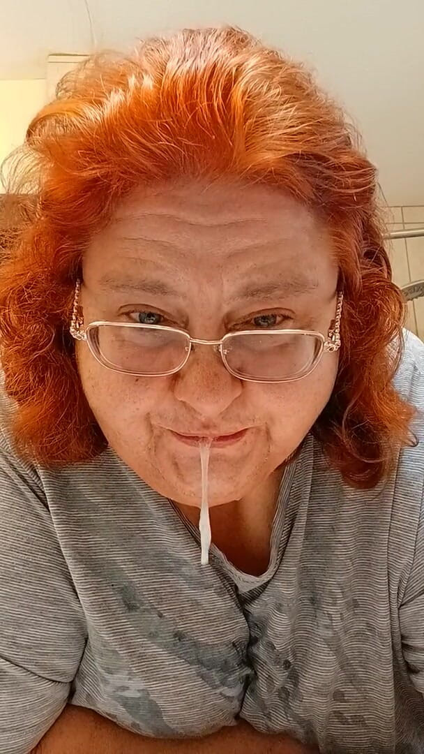 BBW nurse Vicki adventures with friends: З'їв забагато і ніс безлад