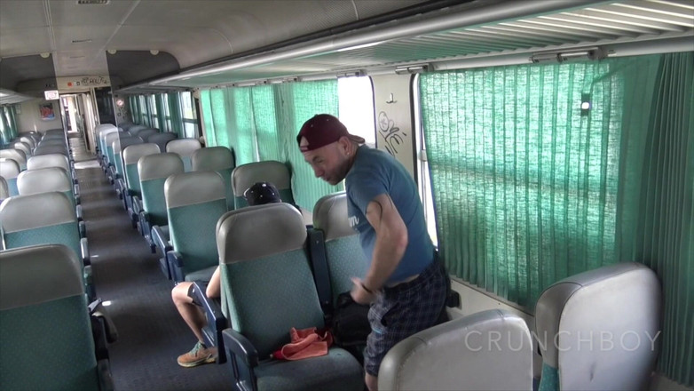 THE BIG BULGE STUDIO: 2471 Sexe d’exhib incroyable sans capote dans un train public