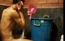 Normai888: Mladý muž se sprchuje, sex