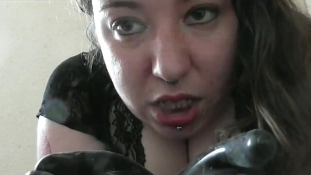 Kikka Jennie: Spit latex gloves
