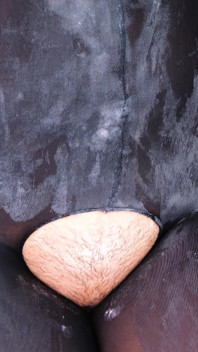 342 bodystocking av tjock nylon blötläggs i vispad grädde! Ta en dusch med Mig snälla!