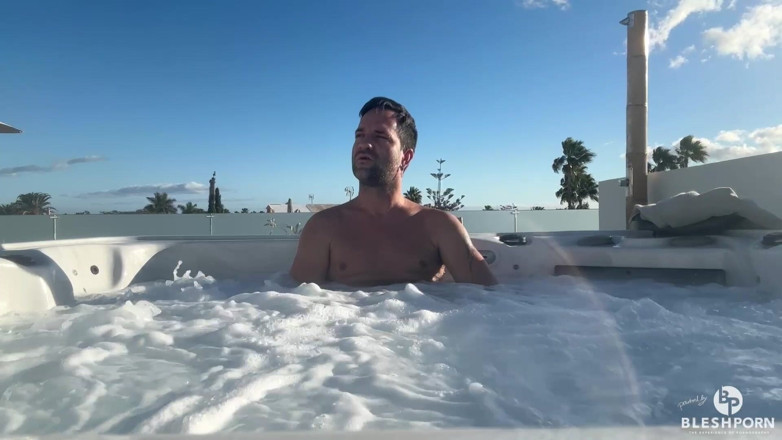 bleshporn: Время для бассейна, шоу обнаженности