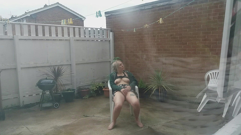 Ripley sweet studio: Ripley rozbiera się i spuści na zewnątrz