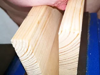 Sutek ściska w imadle