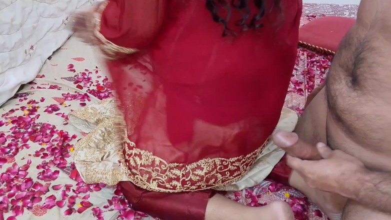 QueenbeautyQB: First Night - marido e esposa indianos fazem sexo juntos vídeo...