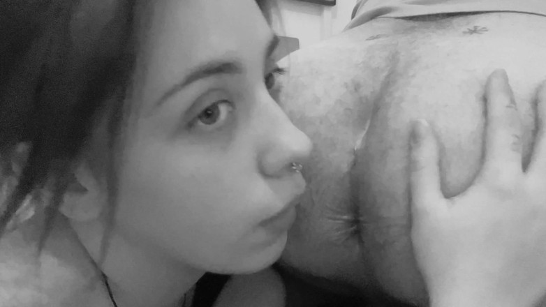 Raxxxbit: Pornellia жестко сосет с языком и красивым очком