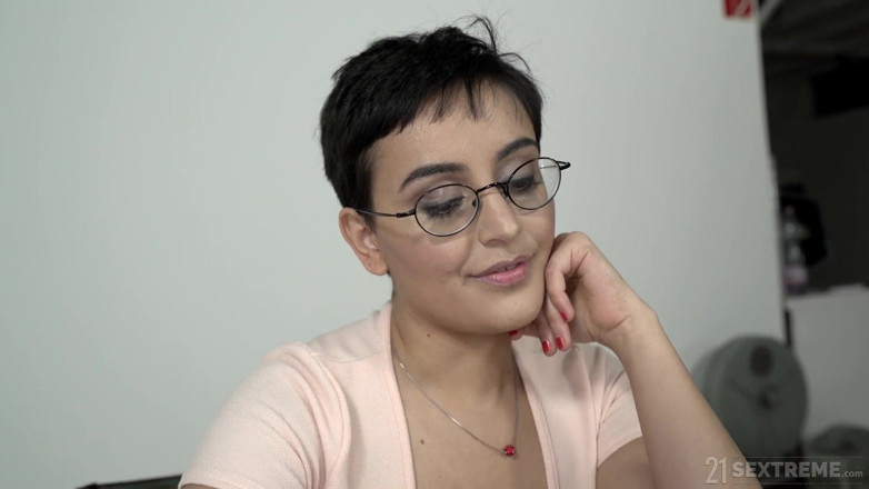 21 Sextreme: 21 Sextreme - GILF lubi lesbijskie nożyczki ze świeżą laską