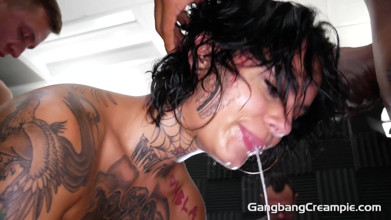 Genevieve hat einen großen oi 'gangbang