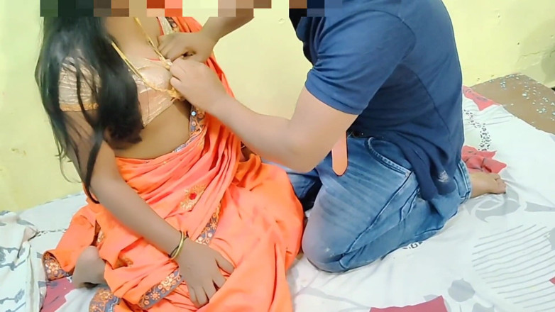 Mumbai Ashu: Mlle, prof canon et sexy, et son vieux oncle apprennent à...