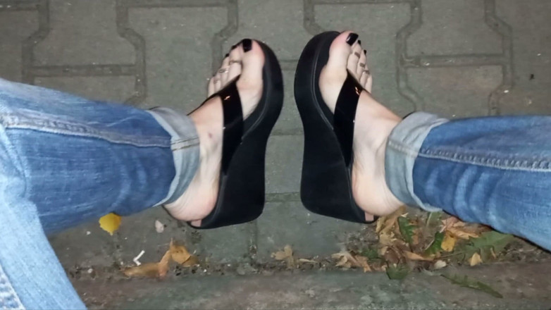 Heelex: Sexy Feet and Latex Flip Flops