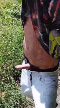 Il giovane carino mostra il suo lato più morbido