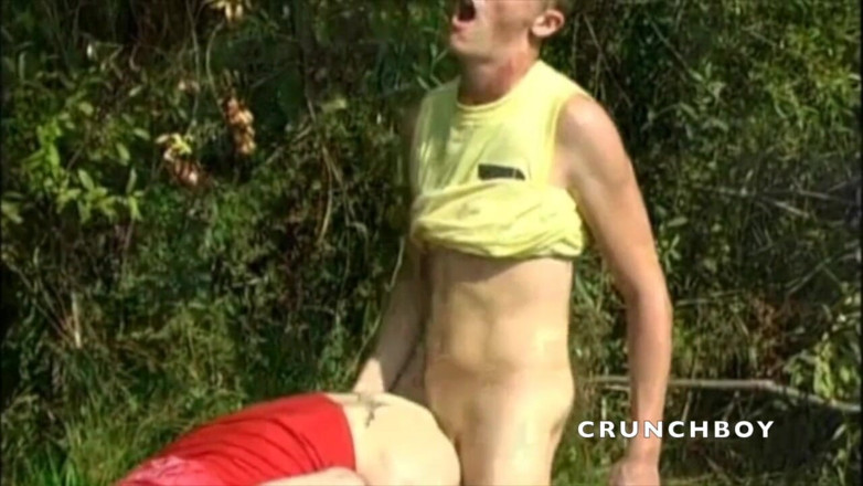 Slut twink used bareback by XXL cock: Twink fodida por anonyous em exhib floresta cruzeiro