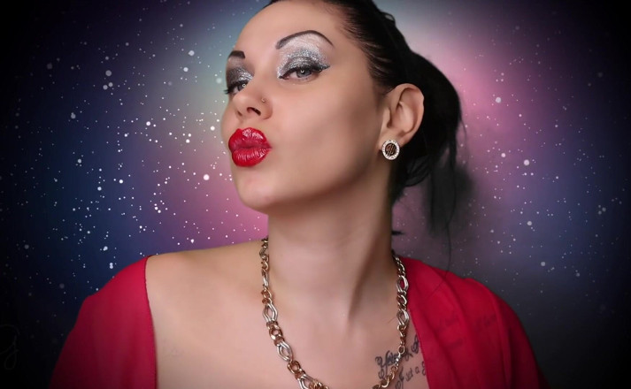Goddess Misha Goldy: 私の官能的な赤い唇は私のBFコックに気持ちがいいですが、それらからのあなたにとっては、言葉による屈辱だけです!