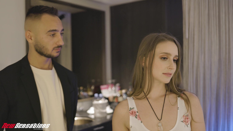 HotwifeXXX: A acomodação de Laney Grey é maior do que o esperado
