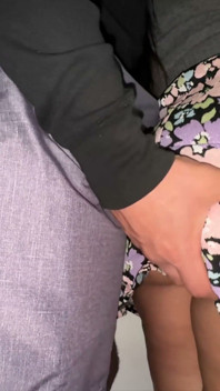 Riskantní! Žena S Velkým Zadkem Se Dotýká Cizího Ptáka.