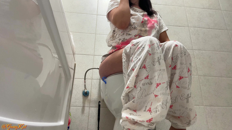 GassyKat: The Daily Toilet Season 3 Episode 7