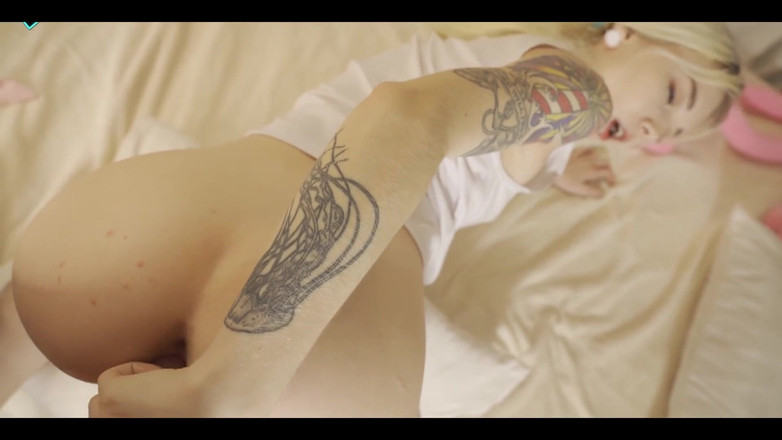 Karneli Bandi: Ateşli sarışın yarağa biniyor ve götüne boşaltıyor. POV. Karneli Bandi